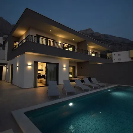 Villa Zoran - *