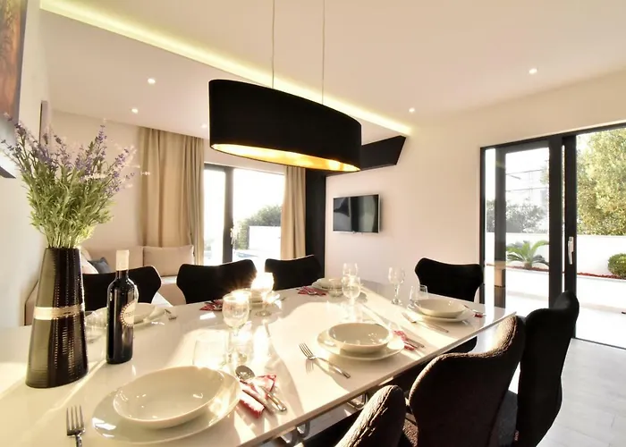 Villa Zoran - *